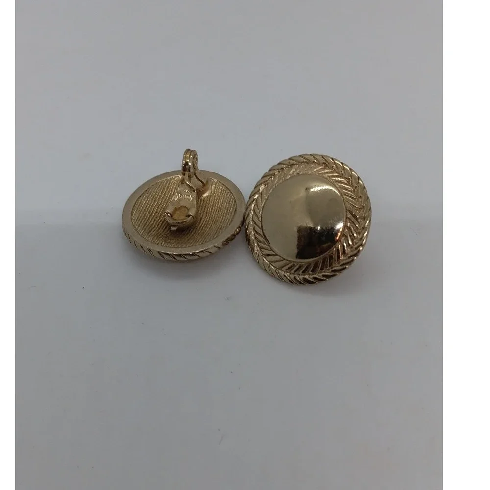 Monet Womens Grooved Gold Tone Round Clip On Earrings Vintage Button Style #20